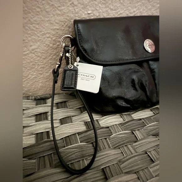 NWT Coach Black Patent Leather Wristlet Clutch Bag w/ Card Slots & Blue Lining - Picture 11 of 11